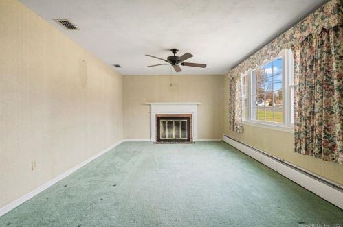 9 Brownstone Rd, East-Granby, CT 06026 exterior
