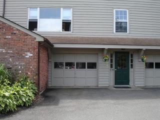 33 Village Walk, Wilton, CT 06897 exterior