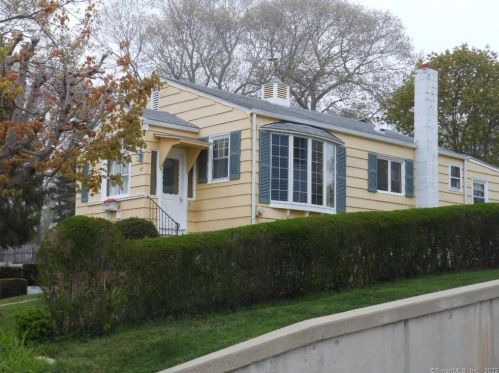 61 Bayview Rd, Niantic, CT 06357 exterior