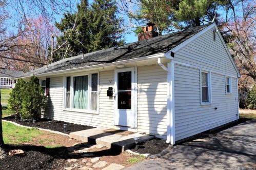 18 Kelsey Pl, Bloomfield, CT 06002 exterior