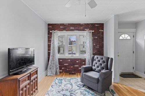 475 6Th St, Roxbury-Xing, MA 02127 exterior