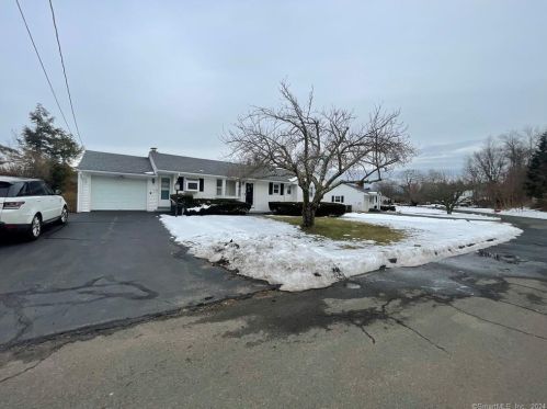 20 Apple Blossom Ln, Danbury, CT 06811 exterior