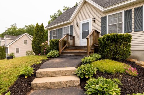 67 Hawthorne Cir, Somersworth, NH 03878 exterior