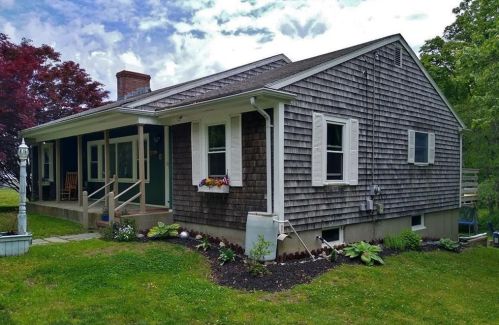 22 Brayton Rd, Tiverton, RI 02878 exterior