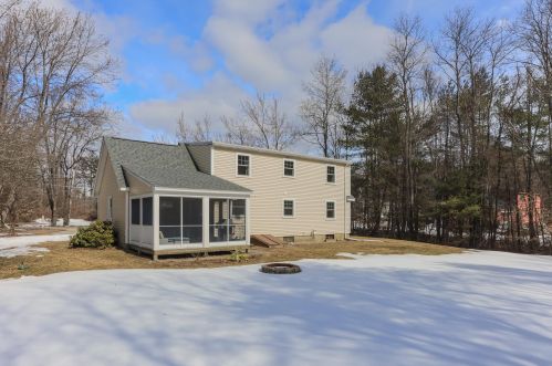 2 Edgewood Dr, Concord, NH 03304 exterior