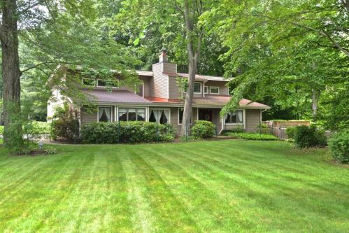 10 Katrina Cir, Bethel, CT 06801 exterior