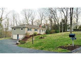 35 Spruce Hill Rd, Huntington, CT 06484 exterior