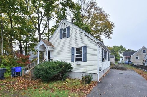 2040 Shore Rd, Warwick, RI 02889 exterior