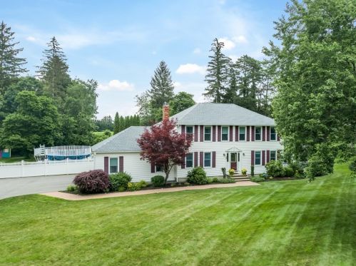 25 Surrey Ln, Dracut, MA 01826 exterior