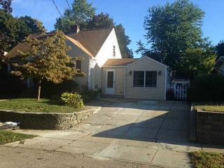 34 Hersey Rd, Cranston, RI 02910 exterior