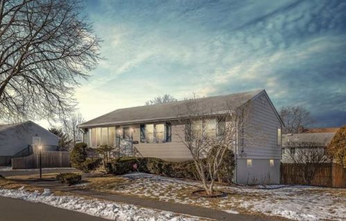 22 Wiseman Dr, Peabody, MA 01960 exterior