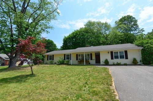 21 Amy Rd, Framingham, MA 01701 exterior