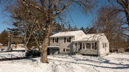 80 Hilton Dr, Wapping, CT 06074 exterior