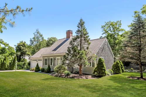 1 Leveridge Ln, Sandwich, MA 02563 exterior