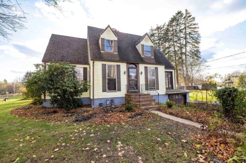 11 Fairview Dr, Portsmouth, NH 03801 exterior
