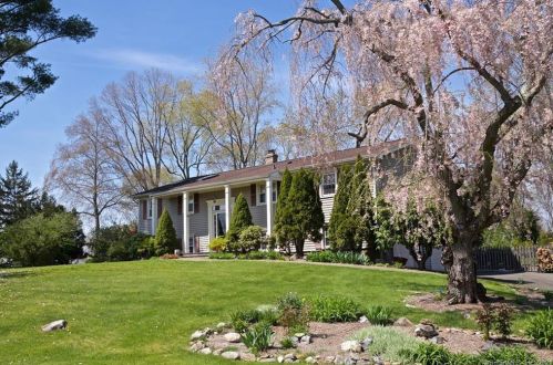 18 Rae Ln, Norwalk, CT 06850 exterior
