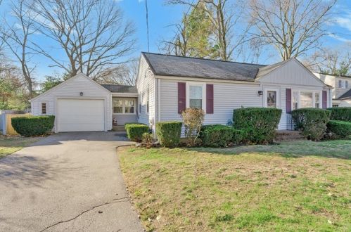 40 Gillan Ave, Warwick, RI 02886 exterior