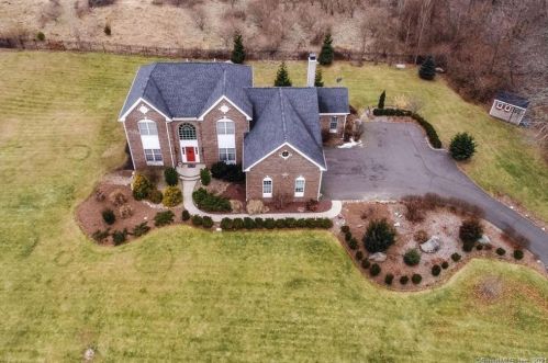 74 Sachem Dr, Huntington, CT 06484 exterior