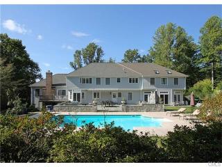 10 Pheasant Ln, Bridgeport, CT 06612 exterior