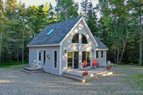 32 Tennis Rd, Deer Isle, ME 04627 exterior