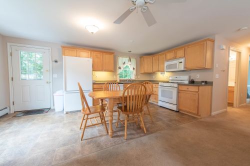 14 Bentwood St, Concord, NH 03303 exterior