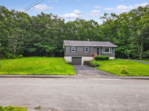 8 Indian Ridge St, Augusta, ME 04330 exterior