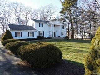18 Fawn Cir, Bridgeport, CT 06611 exterior