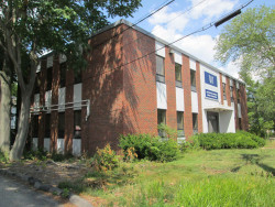 70 Rowe St, Newton, MA 02466 exterior