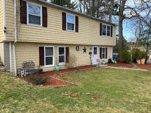 7 Holmes Rd, Coventry, RI 02816 exterior