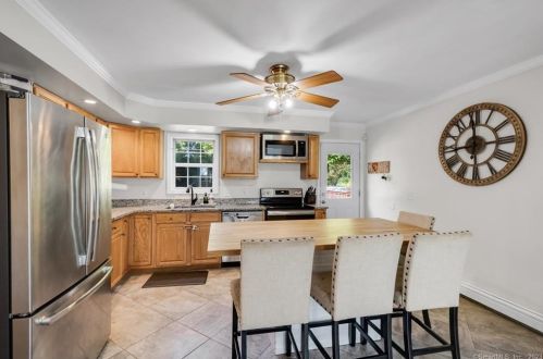 40 Acer Dr, Middletown, CT 06457 exterior