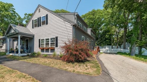 11 Seagull St, Pigeon Cove, MA 01966 exterior