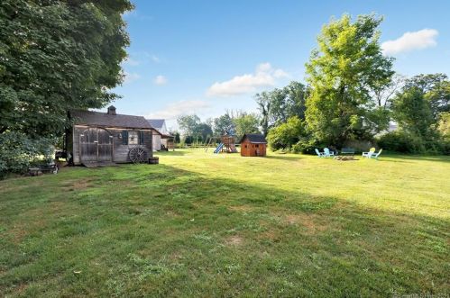 127 Beardsley Rd, Huntington, CT 06484 exterior