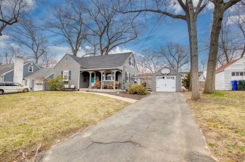 61 Old Brook Rd, Springfield, MA 01118 exterior