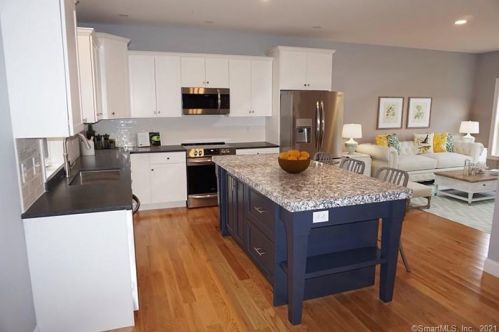 159 Spicer Hill Rd, Gales Ferry, CT 06339 exterior