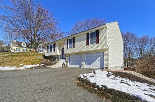 51 Sentinel Hill Rd, Derby, CT 06418 exterior