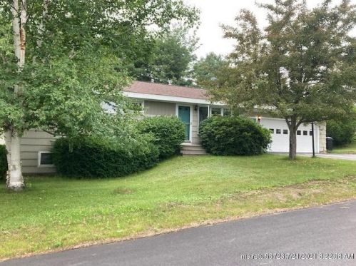 3 Heathwood Ln, Lewiston, ME 04240 exterior