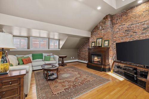 32 Temple St, Roxbury-Xing, MA 02132 exterior
