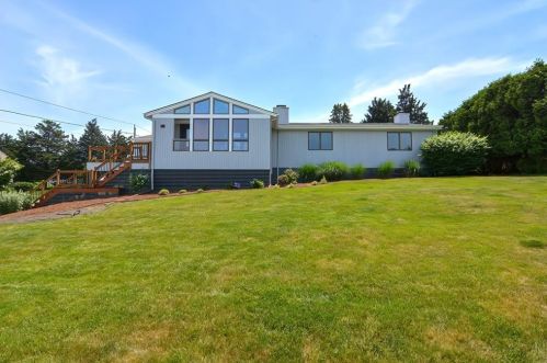 620 Old Colony Ter, Tiverton, RI 02878 exterior