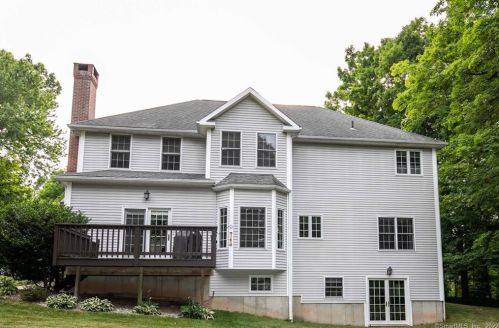 264 Maple Shade Rd, Middletown, CT 06457 exterior