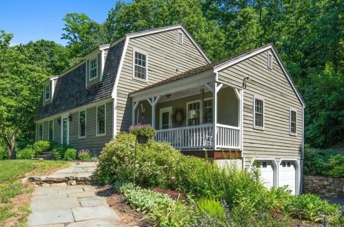 168 Quassuk Rd, Woodbury, CT 06798 exterior