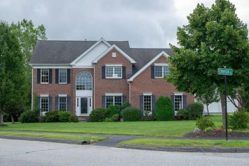 1 Emerson Cir, Shrewsbury, MA 01545 exterior