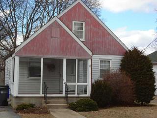 38 Hazael St, Providence, RI 02908 exterior