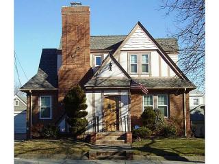 383 Mount Pleasant Ave, Providence, RI 02908 exterior