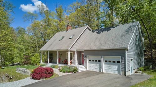 79 Maple St, Chester, CT 06412 exterior