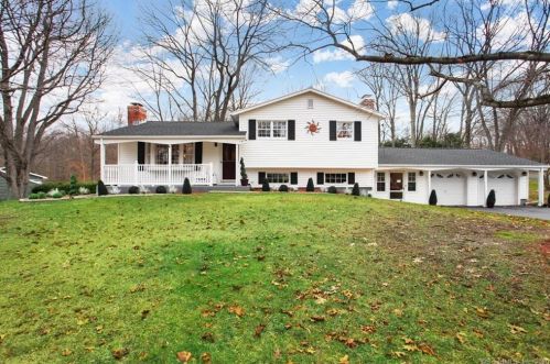 141 Tuckahoe Dr, Huntington, CT 06484 exterior