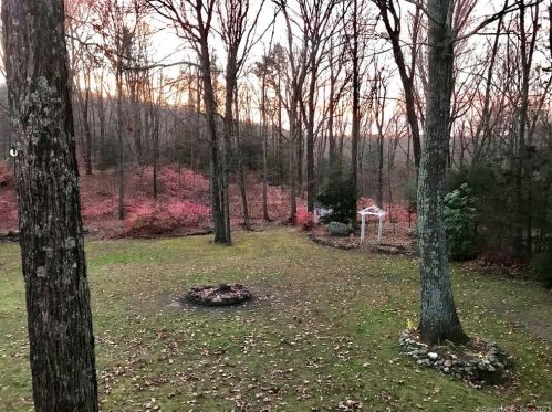 55 Cathole Rd, Litchfield, CT 06750 exterior