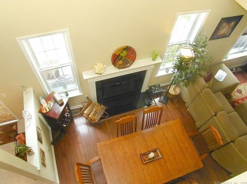 11 Scarlet Ln, Windsor, CT 06095 exterior