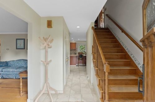 31 Twin Oak Farm Rd, Wallingford, CT 06492 exterior