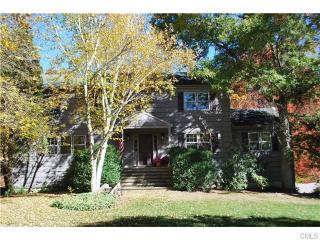 68 Winding Brook Ln, Stamford, CT 06902 exterior