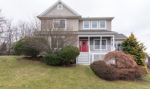 28 Valley Dr, Westerly, RI 02891 exterior